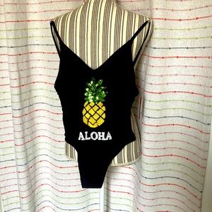 BNWT aloha sequin padded - size small - pineapple